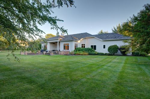 1410 Bristlecone Dr, Chenequa WI  53029-8653 exterior