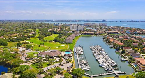 5904 Bayview Cir, Saint Petersburg FL  33707-3930 exterior