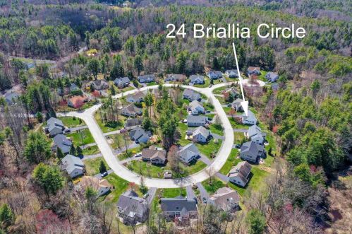 24 Briallia Cir, Newmarket NH  03857-2194 exterior