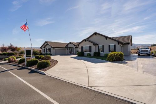 4025 Ashford Cir, Hollister CA  95023-8966 exterior