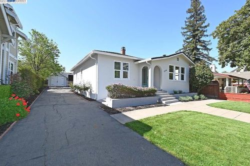 236 Ray St, Pleasanton CA  94566-6620 exterior