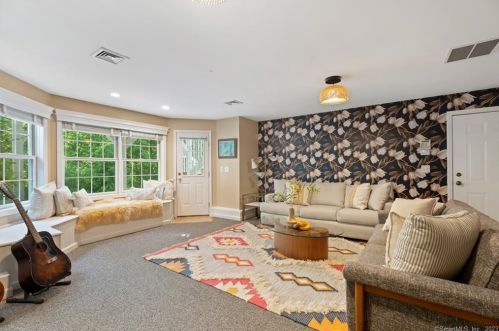 16 Saxony Ln, Woodbury CT  06798-2533 exterior