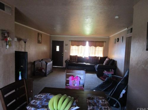809 Riverside Dr, Madera, CA 93638-2568