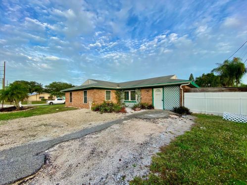 1285 Port St Lucie Blvd, Fort Pierce FL  34952-5365 exterior