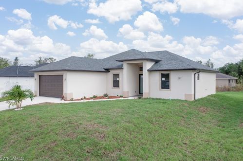 4707 6th St, Lehigh Acres, FL 33971-1125