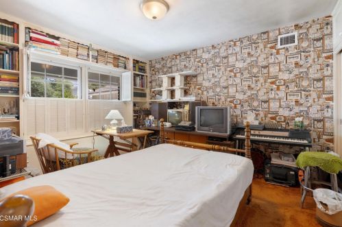 12622 Sarah St, North Hollywood CA  91604-1115 exterior