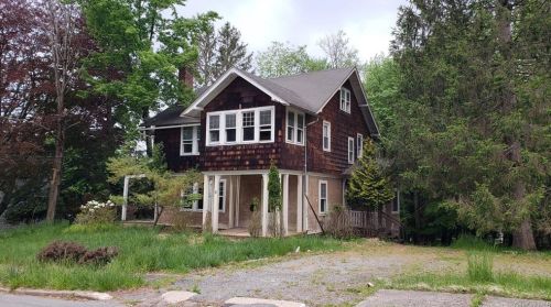 6 Delaware Ave, Liberty, NY 12754-1505