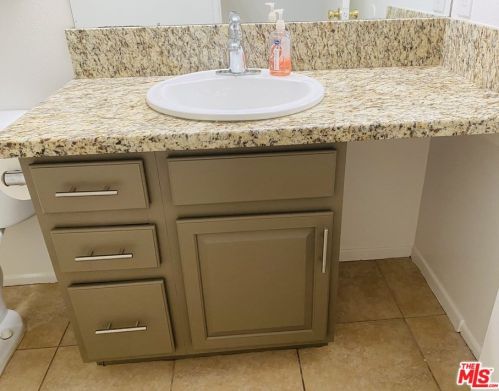 814 Lightcap St, Lancaster CA 93535-2720 exterior