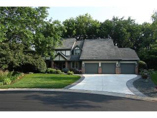 753 Bridle Ridge Rd, Saint Paul, MN 55123-1680