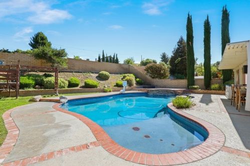 23725 Adamsboro Dr, Santa Clarita, CA 91321-3763