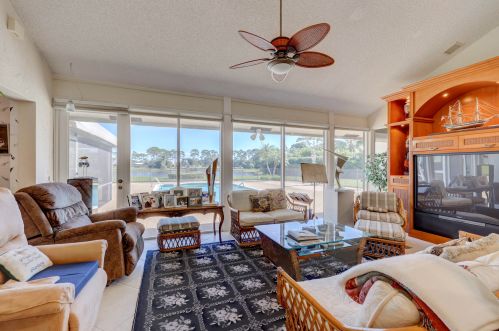 5215 Estates Dr, Delray Beach FL  33445-4385 exterior