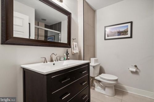 1722 Manton St, Philadelphia PA 19146-3018 exterior