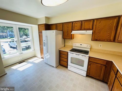 7488 Laurel Oak Ct, Springfield VA  22153-3552 exterior