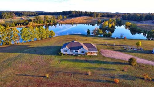 1461 Old Stage Rd, Decaturville, TN 38329-4445