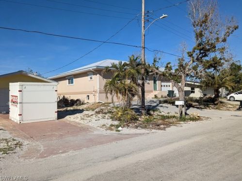 3061 Shell Mound Blvd, Fort Myers Beach, FL 33931-3627