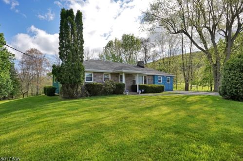 205 Sarepta Rd, Belvidere NJ  07823-2624 exterior