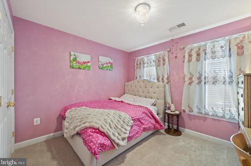 8168 Gilroy Dr, Lorton VA 22079-2936 exterior