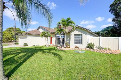 719 Albatross Ave, Fort Pierce, FL 34983-3941