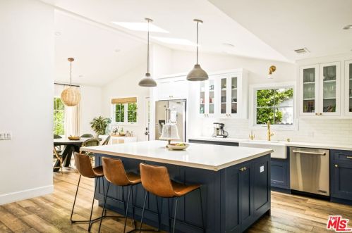 12212 Hillslope St, North Hollywood CA  91604-3603 exterior