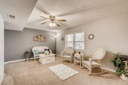 739 County Rd B, Saint Paul MN 55117-1804 exterior