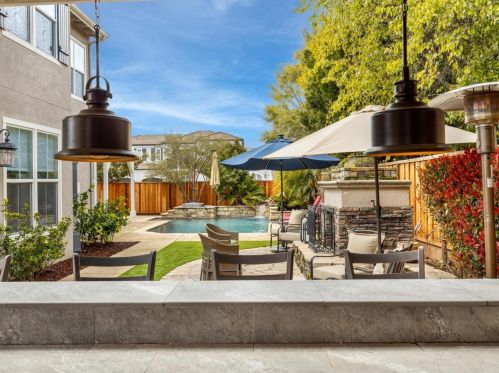 2075 Merlot Dr, Morgan Hill CA  95037-3883 exterior