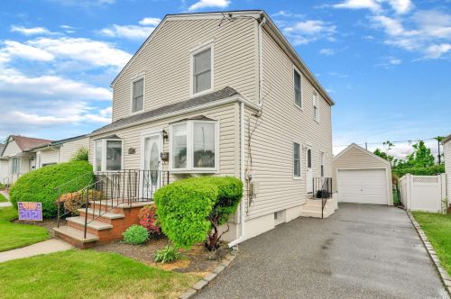 1587 Madison St, Floral Park, NY 11003-1306