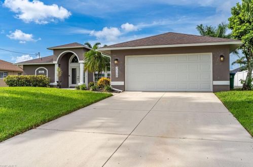 2506 38th St, Cape Coral, FL 33914-4807
