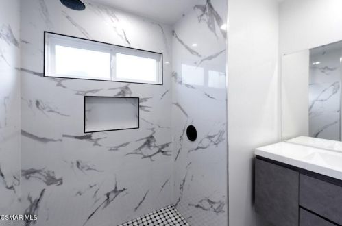 14363 Collins St, Van Nuys CA 91316-1030 exterior