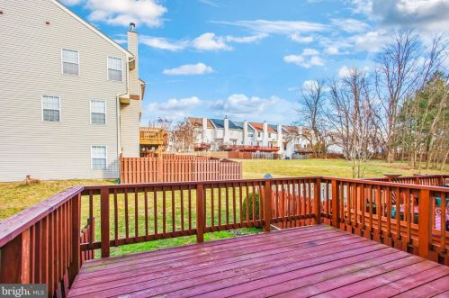 211 Frazer Dr, Purcellville VA  20132-5807 exterior