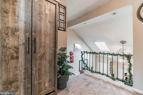 527 Spring Hill Dr, Harleysville PA  19438-2242 exterior