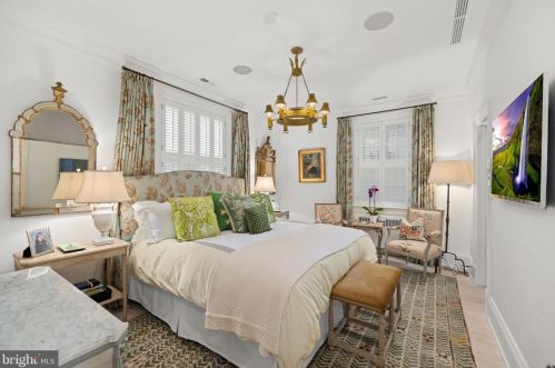 3210 R St, Washington DC  20024-3419 exterior