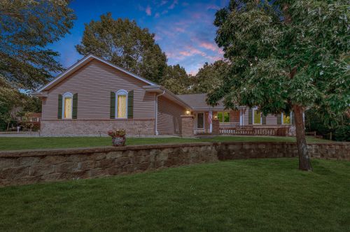 26411 Kendra Ln, Waterford, WI 53185-2168