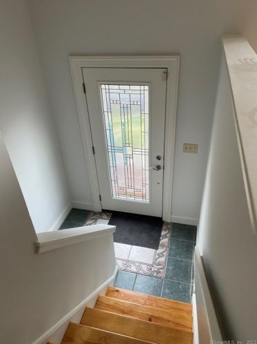 1 Jenyfer Ct, Huntington CT  06484-5632 exterior