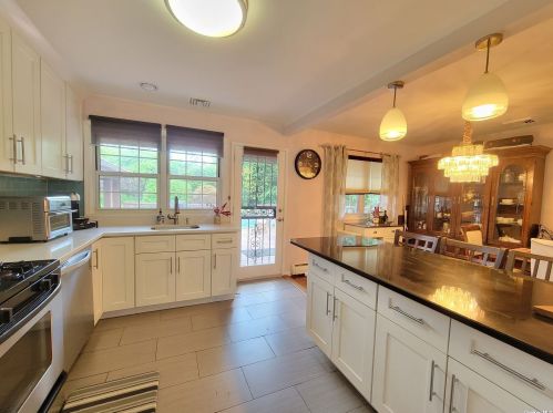 712 Parkside Dr, Muttontown, NY 11753-2618
