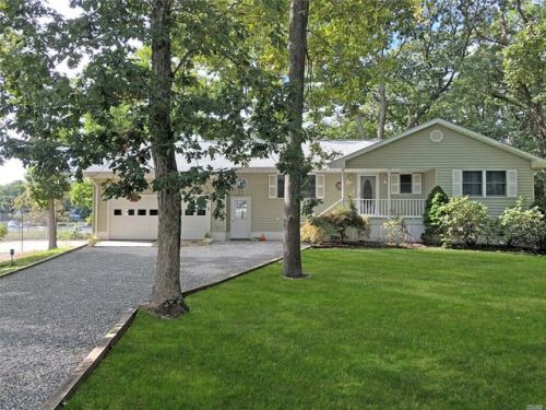 1400 Beebe Dr, Nassau Point, NY 11935-2170