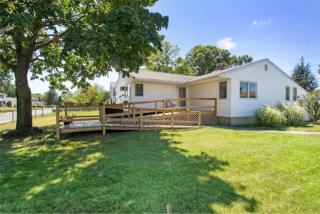 182 Tree Rd, South Setauket, NY 11720-2346