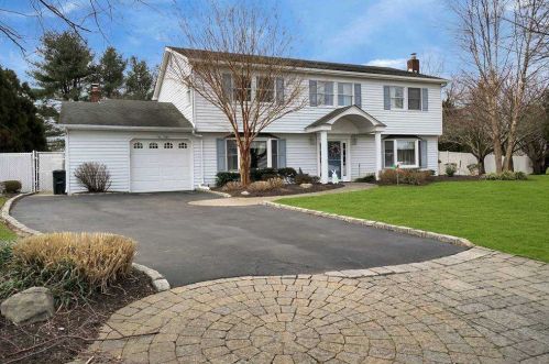 59 Oleeta Rd, Mount Sinai, NY 11766-2506