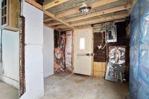 228 Oakland Sq, Bellefontaine OH  43311-2143 exterior