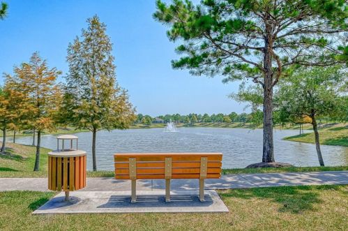 12919 Southern Rdg Dr, Pearland TX  77584-3699 exterior