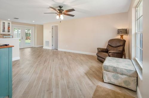 28 Hawaii Blvd, Naples, FL 34112-6940