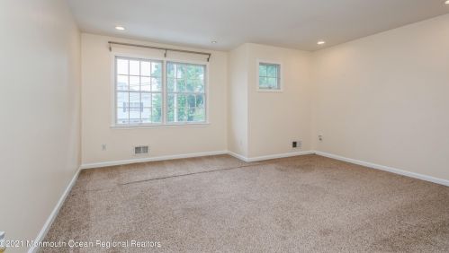 317 Pine St, Middletown NJ  07748-5545 exterior
