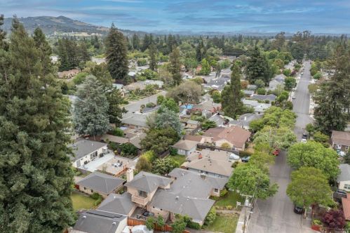 2128 Hvn Dr, Santa Rosa CA 95404-3221 exterior