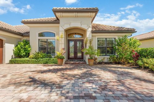 3365 Runaway Ln, Naples, FL 34114-8438