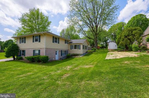 937 Darby Ln, Lancaster, PA 17601-2011