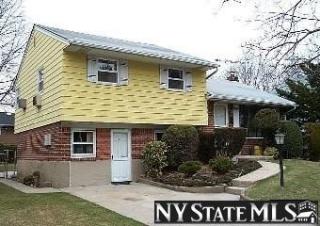 16 Cumberland Rd, Muttontown, NY 11753-2607