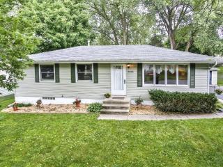 2232 Craig Pl, Saint Paul, MN 55109-2831