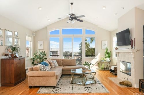 1127 Stanford Ave, Redondo Beach, CA 90278-4039