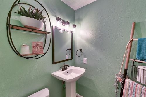 24605 Trevino Dr, Santa Clarita CA  91355-2816 exterior