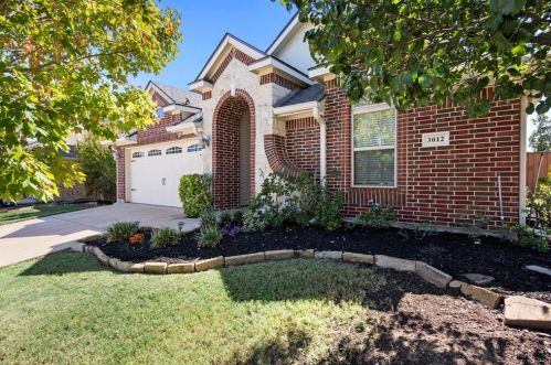 3012 Hidden Valley Dr, Fort Worth, TX 76177-2716