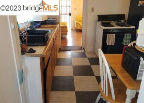 8426 Holly St, Oakland CA  94621-1759 exterior